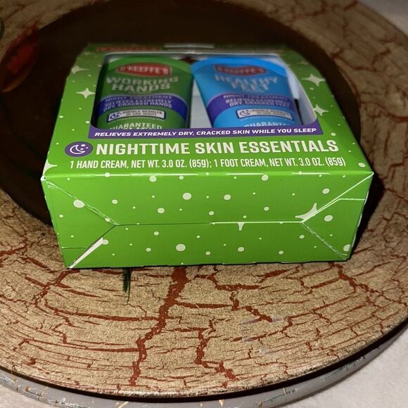 O’Keeffe’s Nighttime Skin Essentials Working Hands Healthy Feet Treatment - Picture 5 of 6